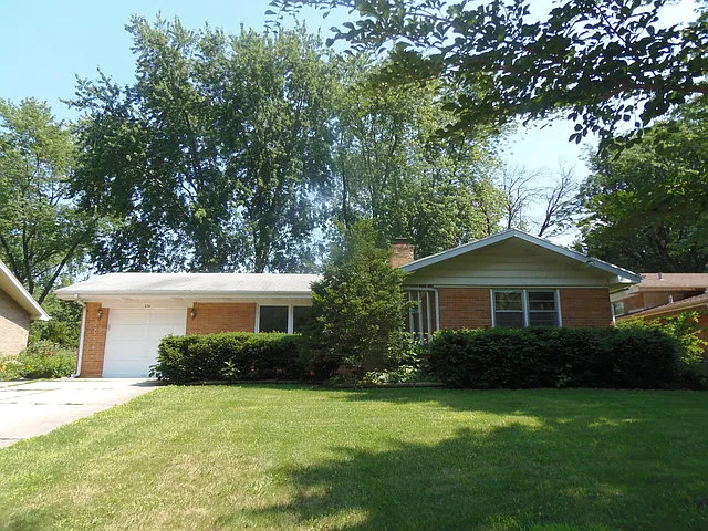 216 Elmwood Dr photo 1