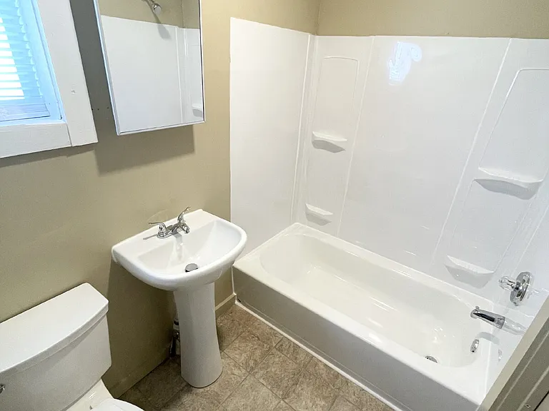 2919 N Denny St — Photo 5