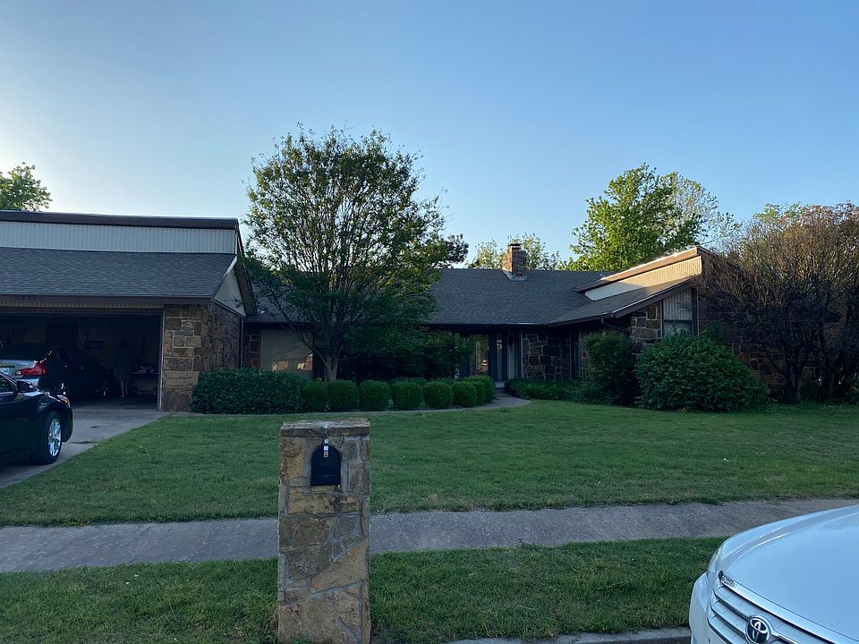 1st image of 1217 E Hills Dr