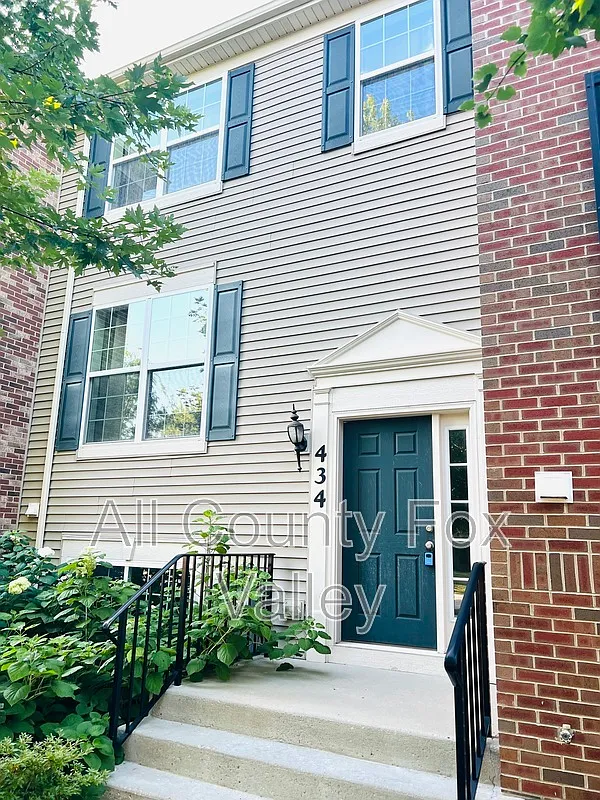 2 bed, 2.5 bath, 1307 sqft, $2,350 — Photo 1