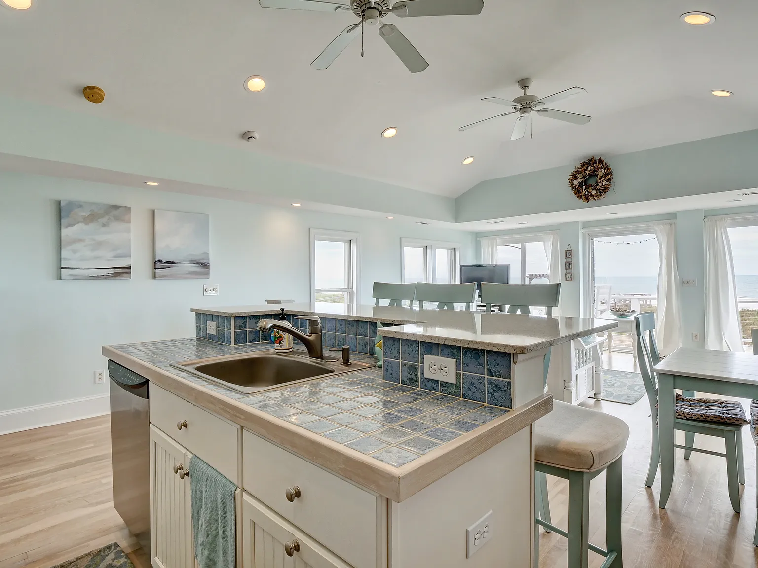 4 bed, 1755 sqft, $4,000 — Photo 3