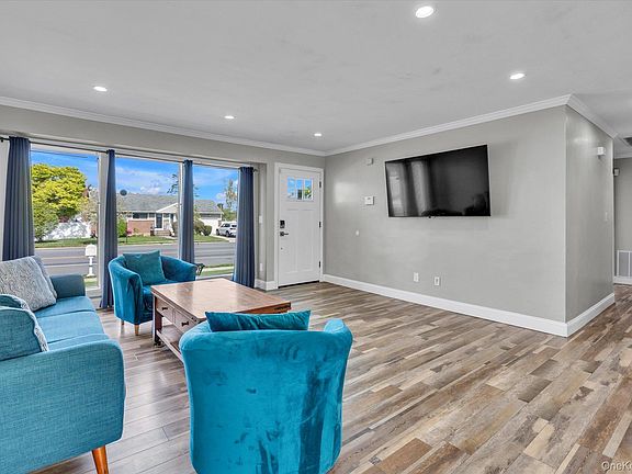 4th image of 568 Plainview Road
