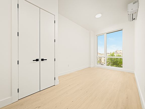 4th image of 733 Lincoln Pl #1507