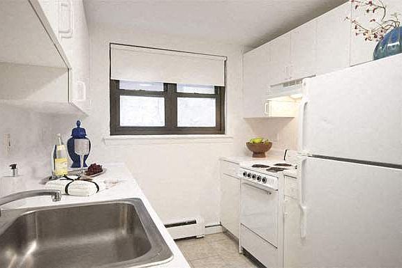 Harvard Terrace - Kitchen