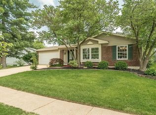 15744 Plymton Ln, Chesterfield, MO 63017