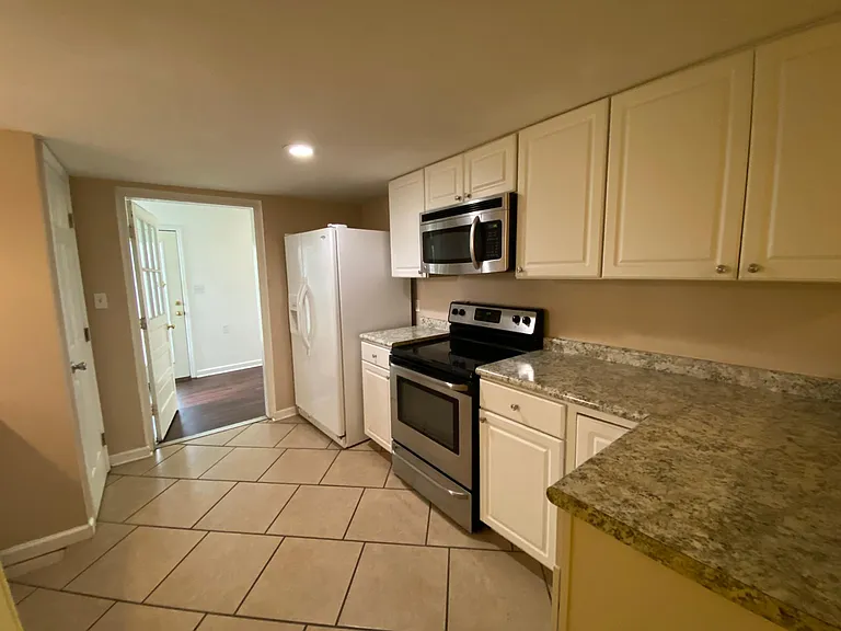 504 W 6th Ave #B — Photo 8
