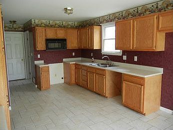 2nd image of 1105 Emerald Ct