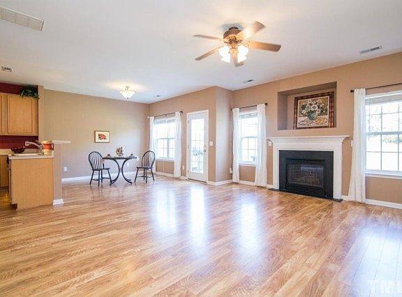 3rd image of 219 Basset Hall Dr