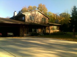 10353 Wildwood Cir, Bloomington, MN 55437