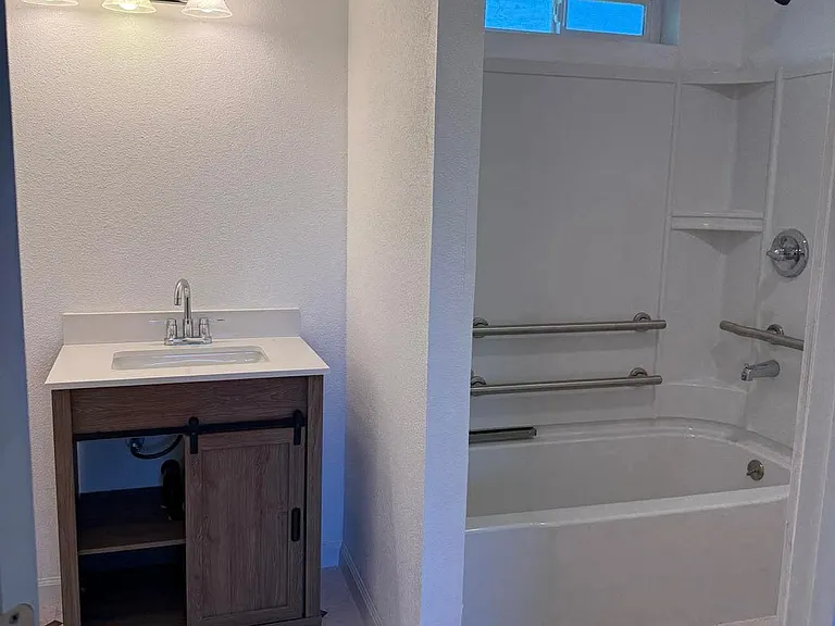7238 Sharkon Ln — Photo 2