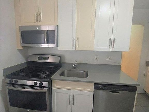 3rd image of 10240 62nd Ave #2U