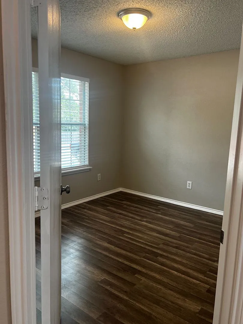 1601 Hedgewood Trail, Fort Worth, Texas 76112 — Photo 4