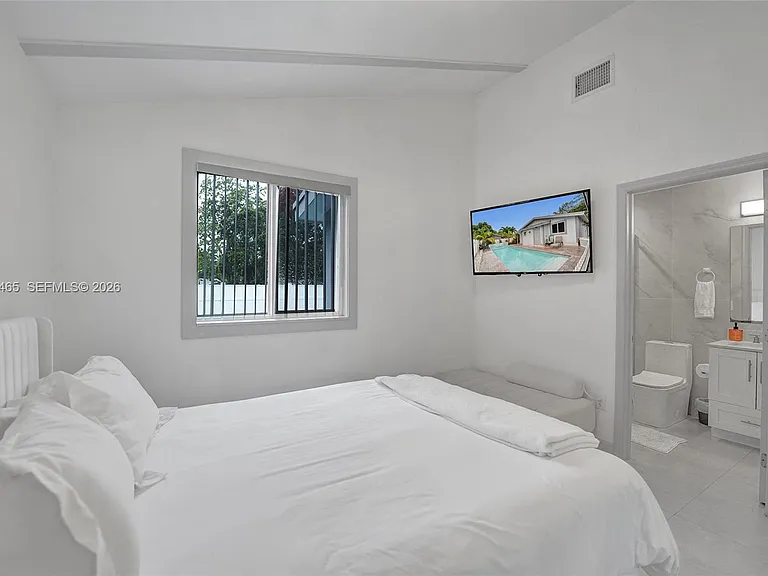 4541 SW 26th Ter — Photo 39