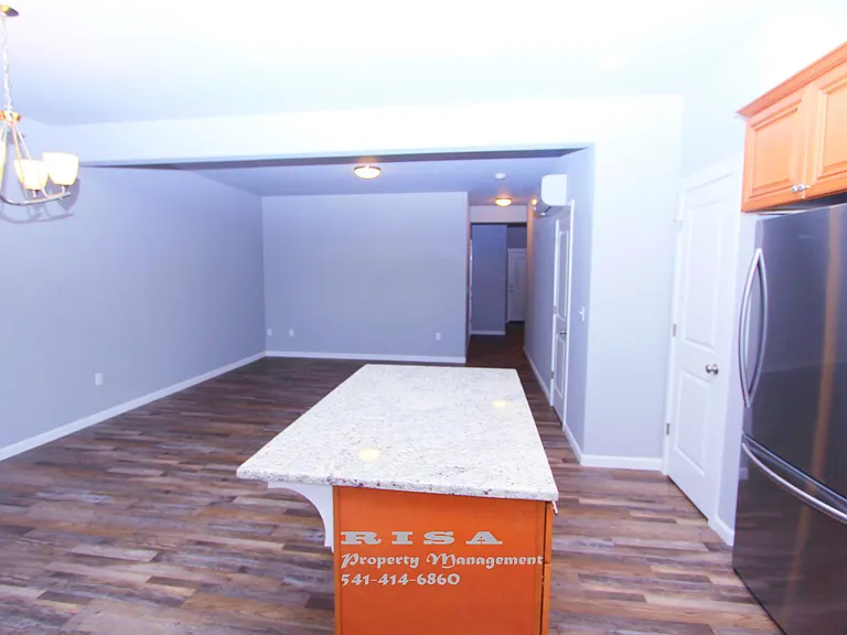 4185 Lancaster Dr NE — Photo 6