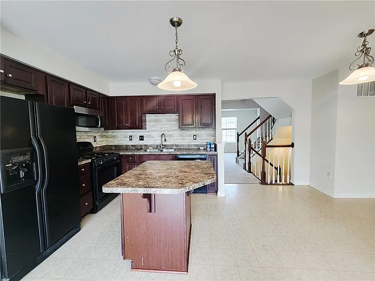 1073 Sparrow Way — Photo 5
