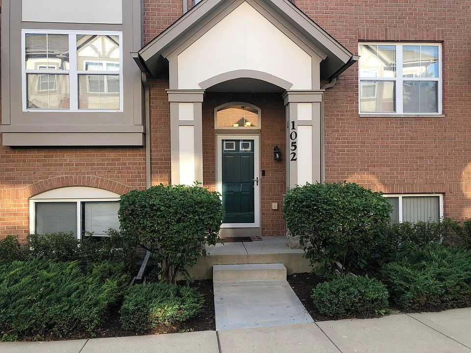 1st image of 1052 N Claremont Dr