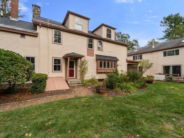 324 Union St APT 1, Millis, MA 02054