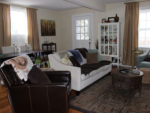 3rd image of 27 College Ave