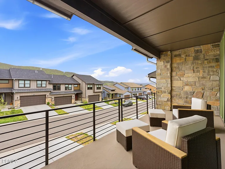 519 W Ascent Dr — Photo 32
