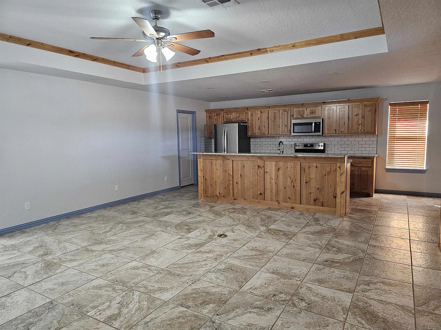 3 bed, 2.0 bath, 1620 sqft, $1,500 — Photo 3