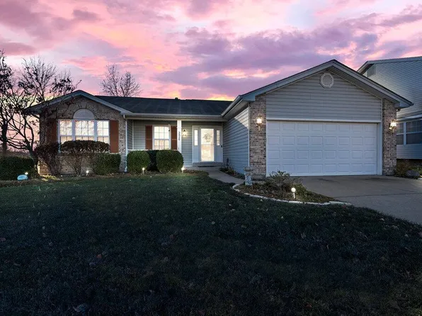 3326 Hampton Xing, Saint Charles, MO 63303