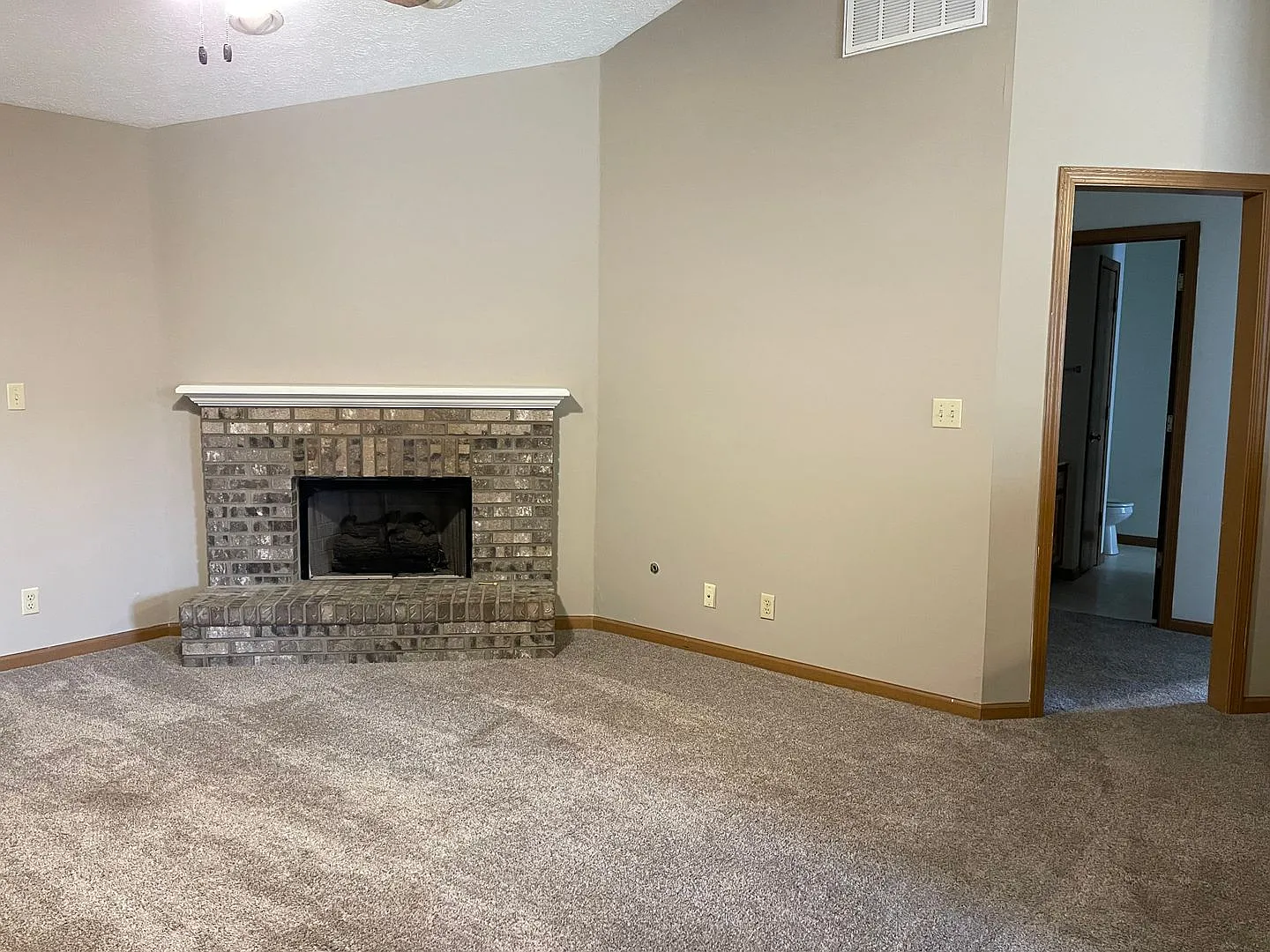 Wake up to a stunning pond view in this beautiful 2 BD 2BA duplex with a 2 car attached garage — Photo 3