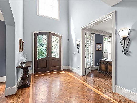 3rd image of 7320 Summerlin Pl