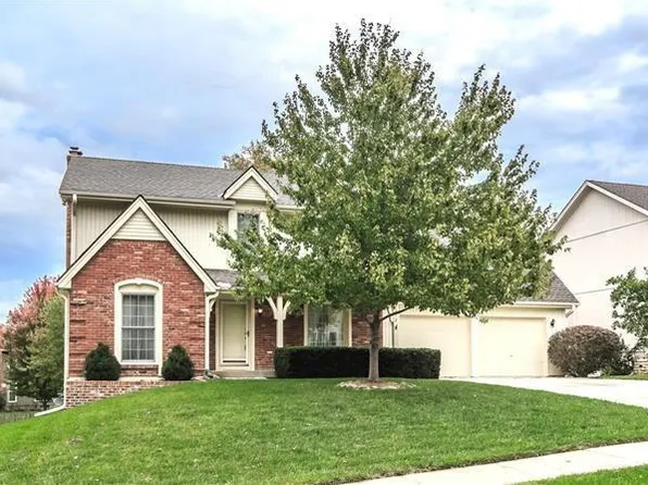 4012 NE 63rd St, Gladstone, MO 64119