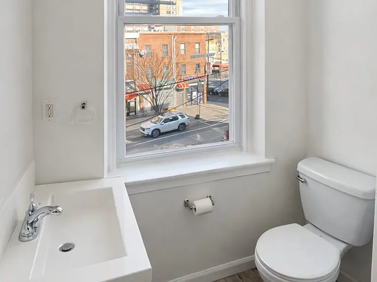 1422 W Girard Ave #B — Photo 5