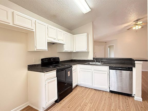 5th image of 15821 Ridgecroft Rd