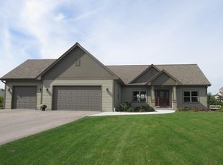W347N5943 Lake Dr, Oconomowoc, WI