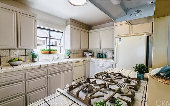 5th image of 4319 Newton St