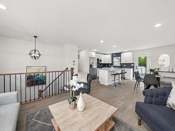 3rd image of 2753 Everglade Ave