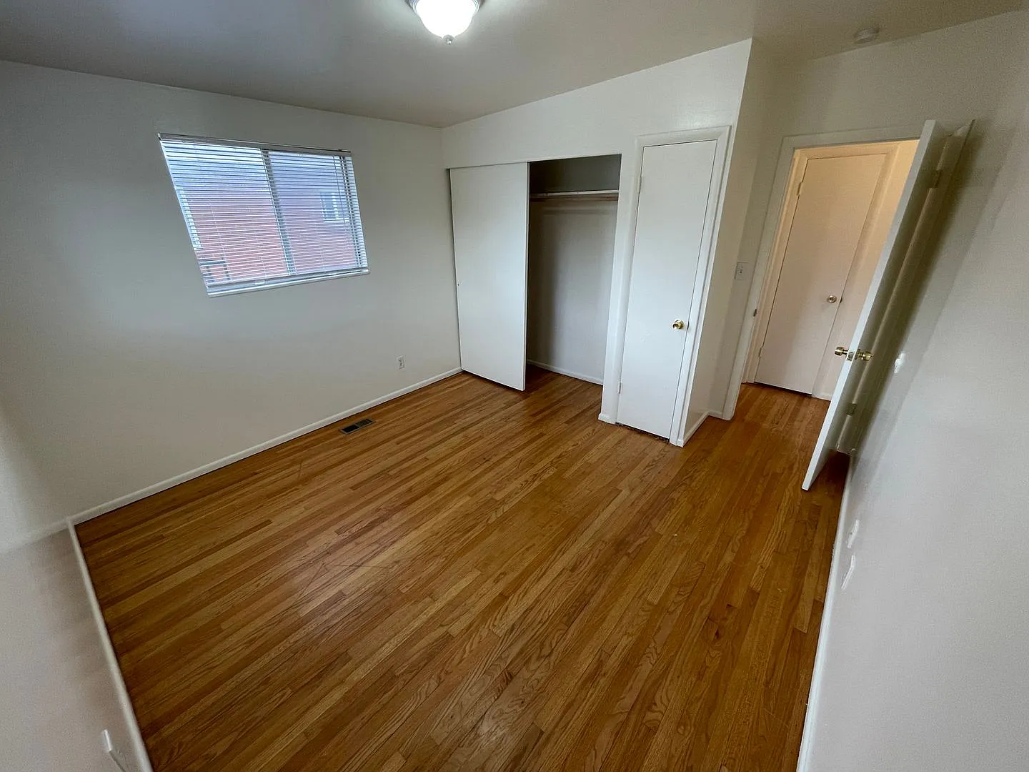 Top level unit in highly desired SLC neighborhood — Photo 2