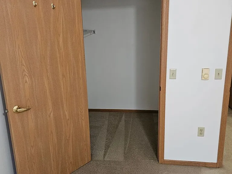475 Linden Dr #501 — Photo 8