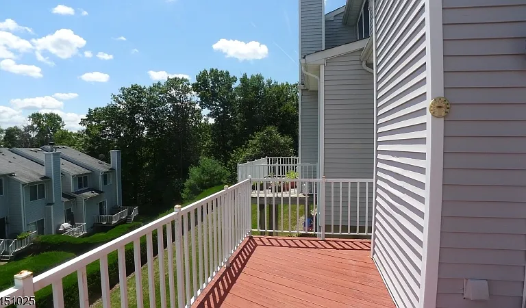 370 Summerhill Dr — Photo 15