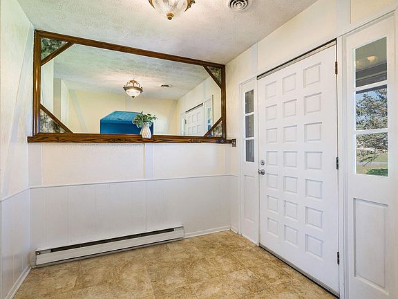 5th image of 28 Brighton Ct