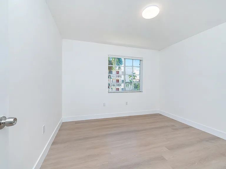 222 Madeira Ave #21 — Photo 13