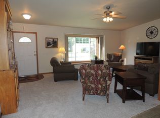 909 Prairie Ln, Marshalltown, IA 50158