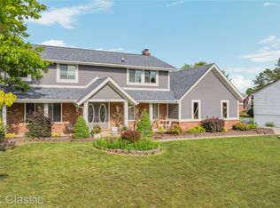 5651 Warrenshire Dr, West Bloomfield, MI 48322