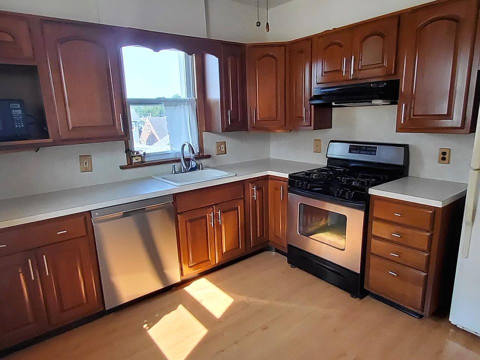 1st image of 622 3rd Ave Floor 2