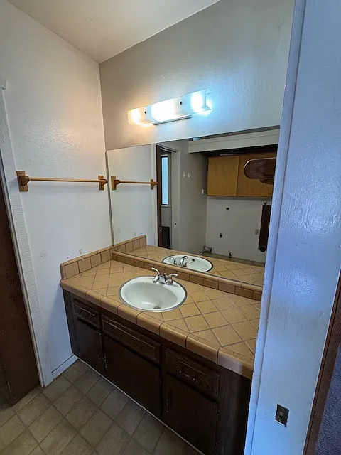 2 bed, 1180 sqft, $2,200 — Photo 4