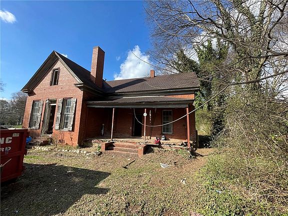 2nd image of 398 New Hermitage Rd NE