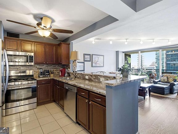 5th image of 620 Peachtree St NE APT 1009
