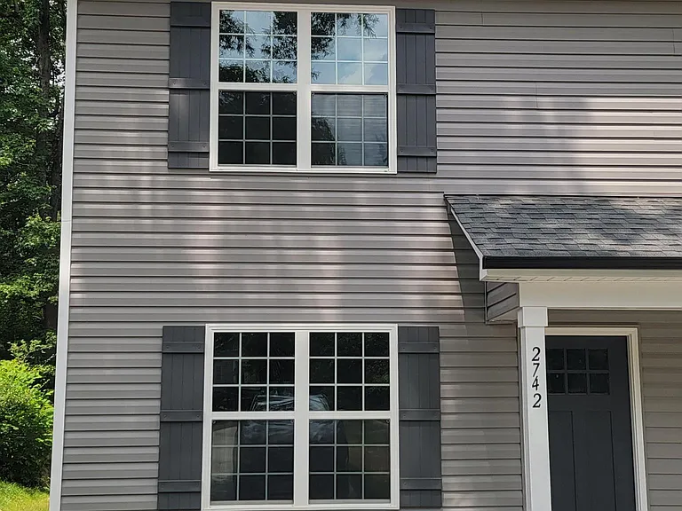 2742 Mayfair Ave — Photo 2