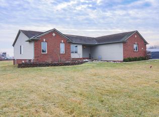 7058 Olde Farm Trl, Almont, MI 48003
