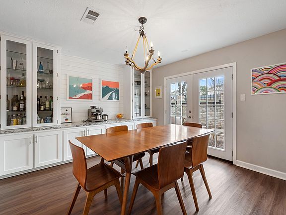 2nd image of 2907 Broadmoor Dr