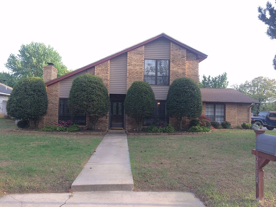 1st image of 2114 Oakglen Dr
