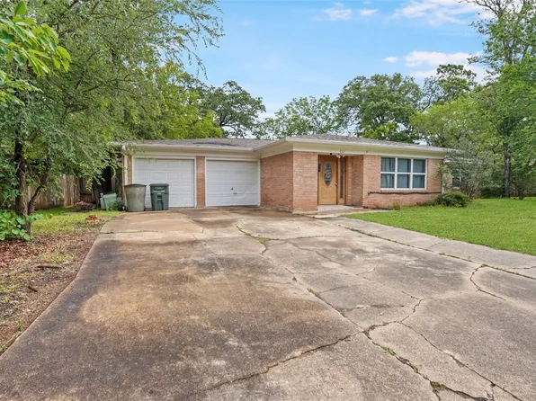 2109 Wayside Dr, Bryan, TX 77802