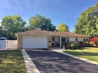 1441 Huntington Dr, Glenview, IL 60025